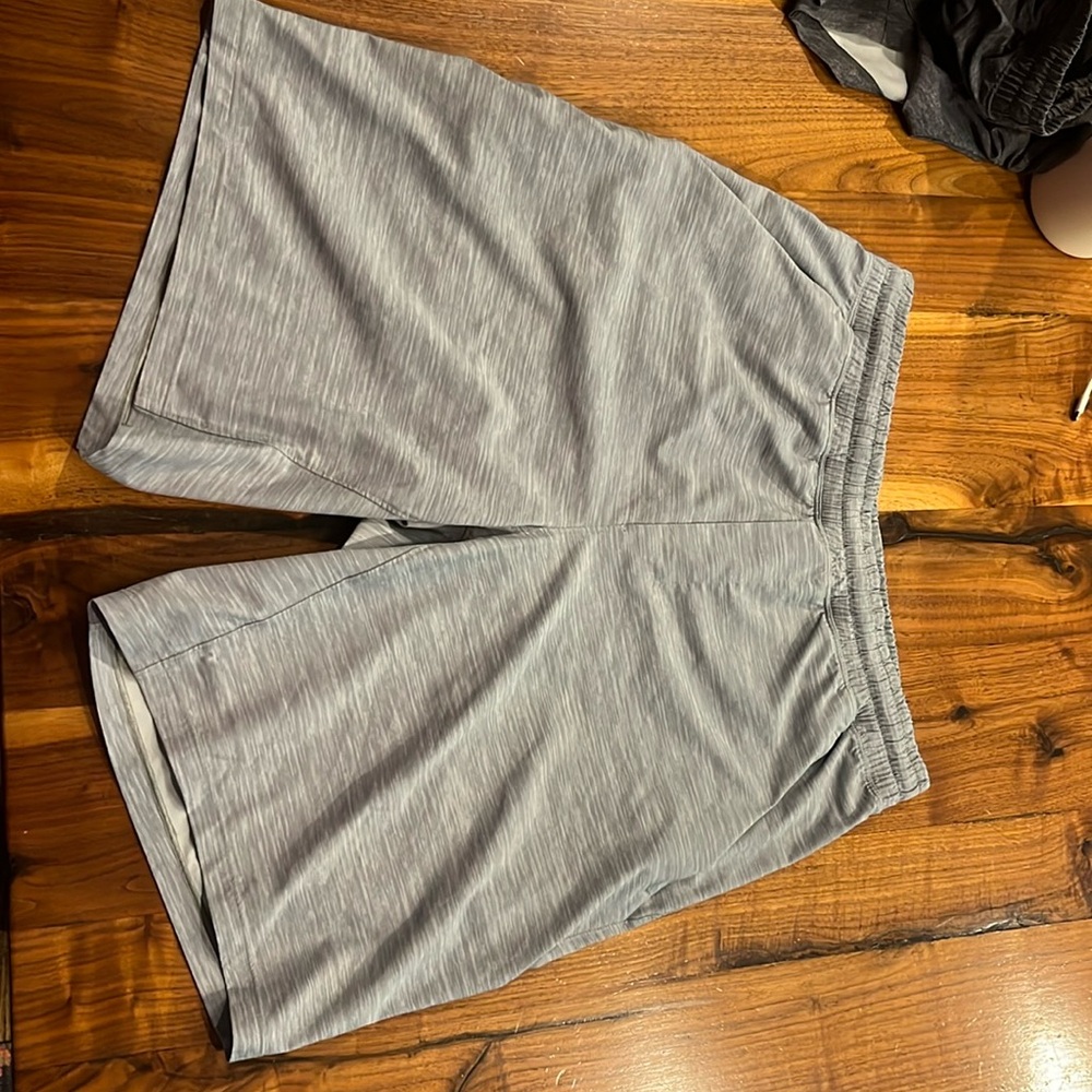 Men’s Lululemon shorts size medium 9 inch